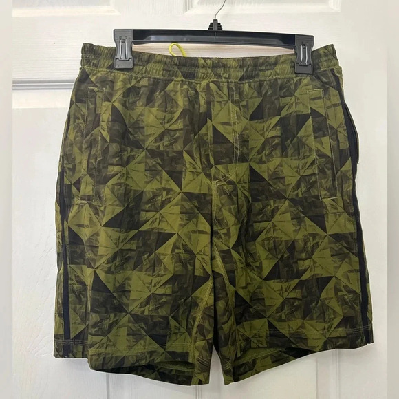 ! Men’s Lululemon Pace Breaker Geometric Print Lined Shorts L - Picture 1 of 4